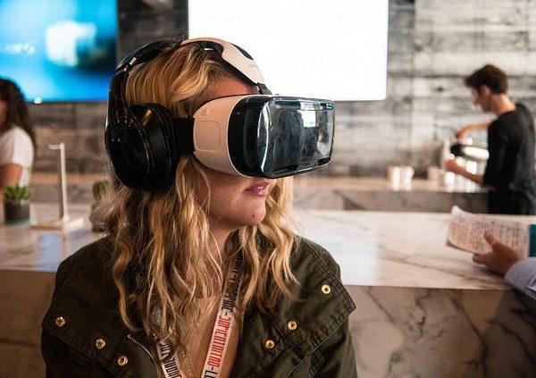 Digital Virtual Reality Shopping: Is it the Future?
